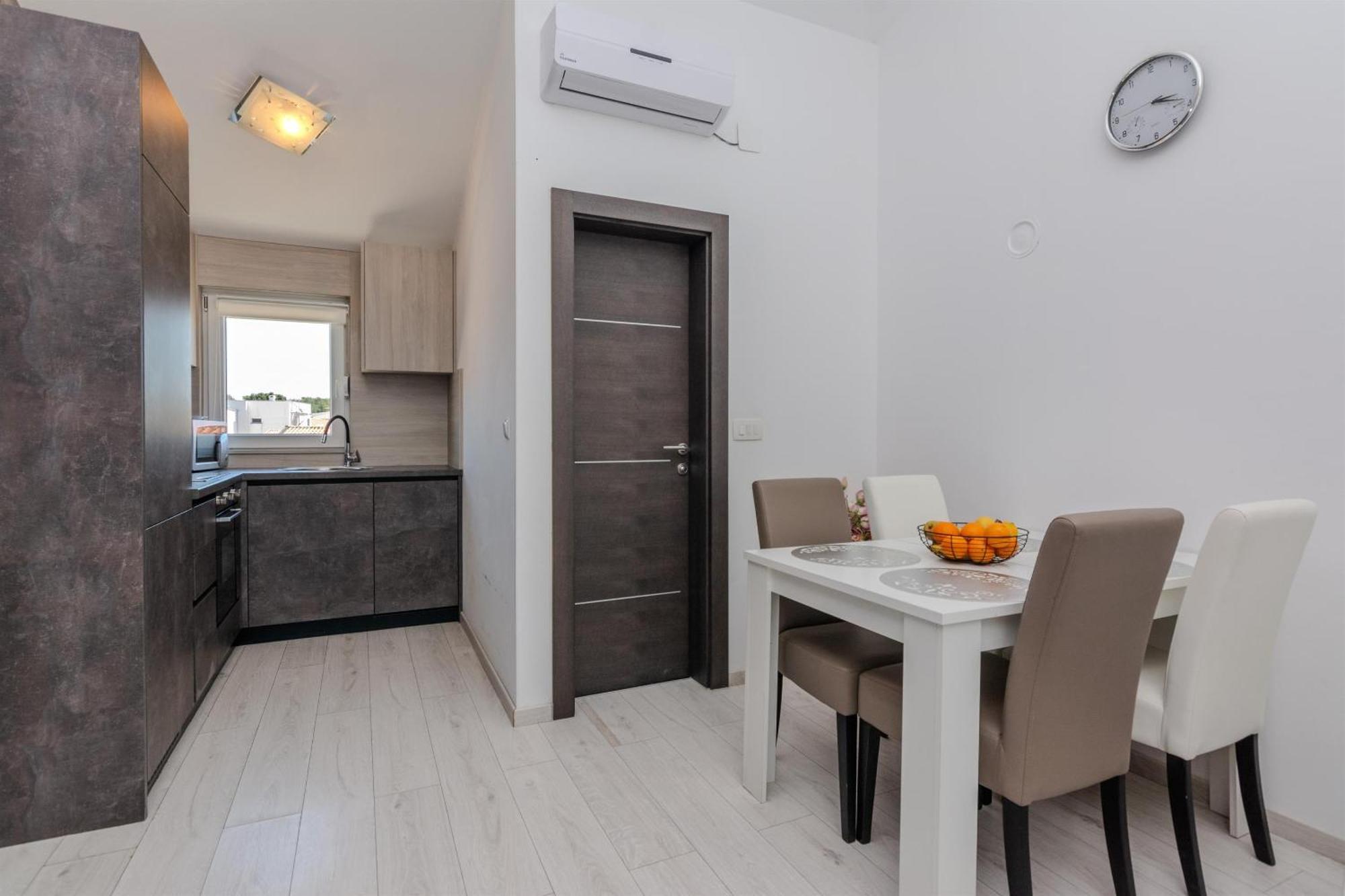 ויר Apartments Lucica מראה חיצוני תמונה