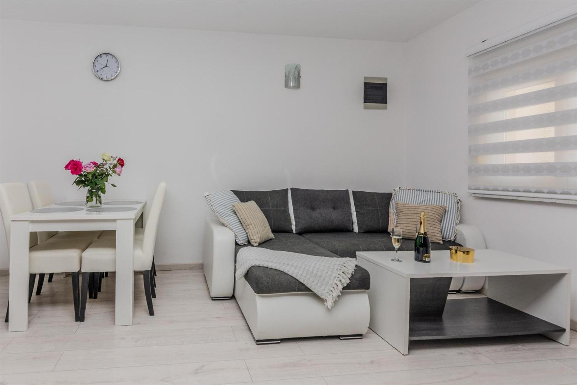 ויר Apartments Lucica מראה חיצוני תמונה