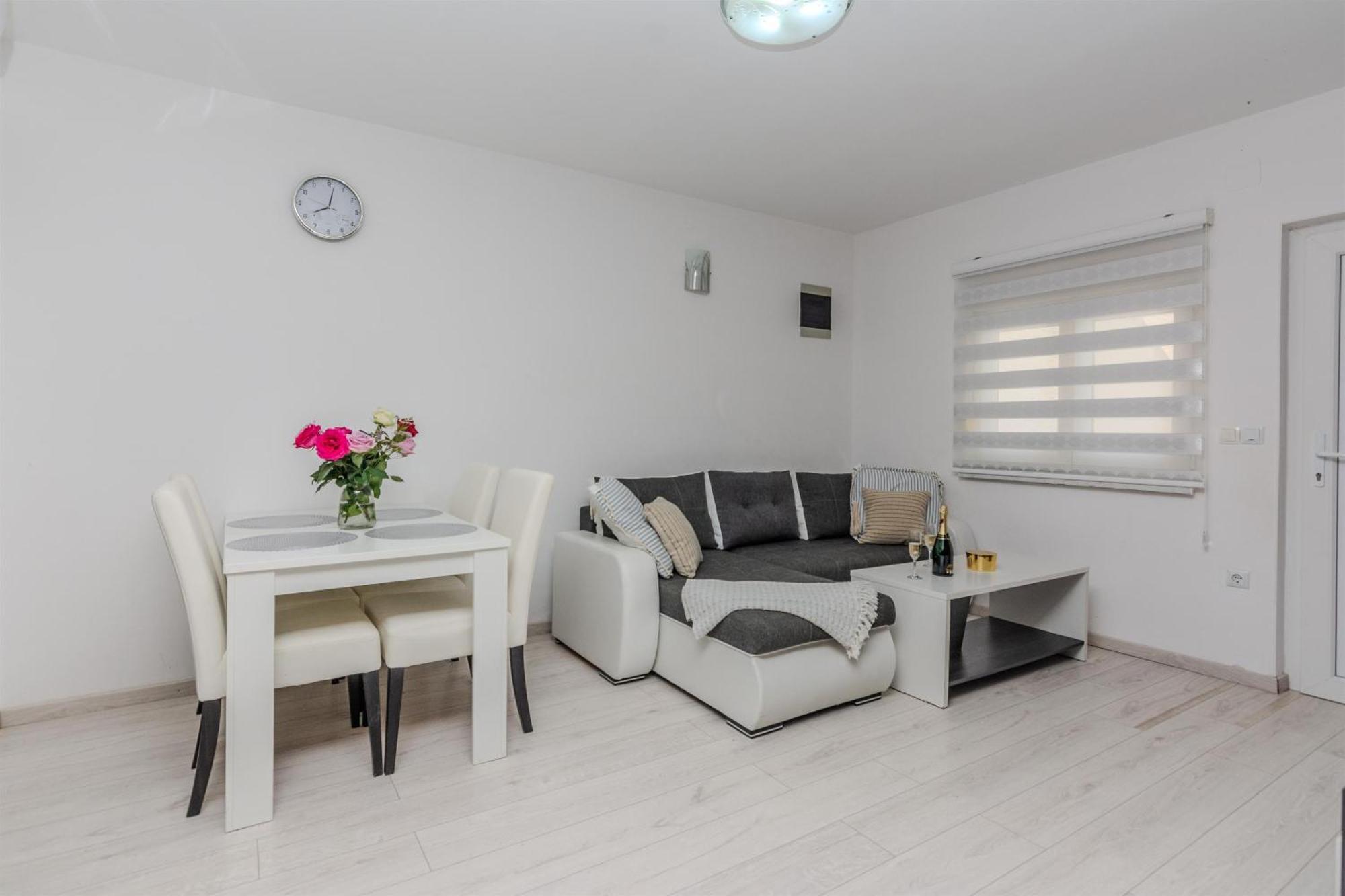 ויר Apartments Lucica מראה חיצוני תמונה