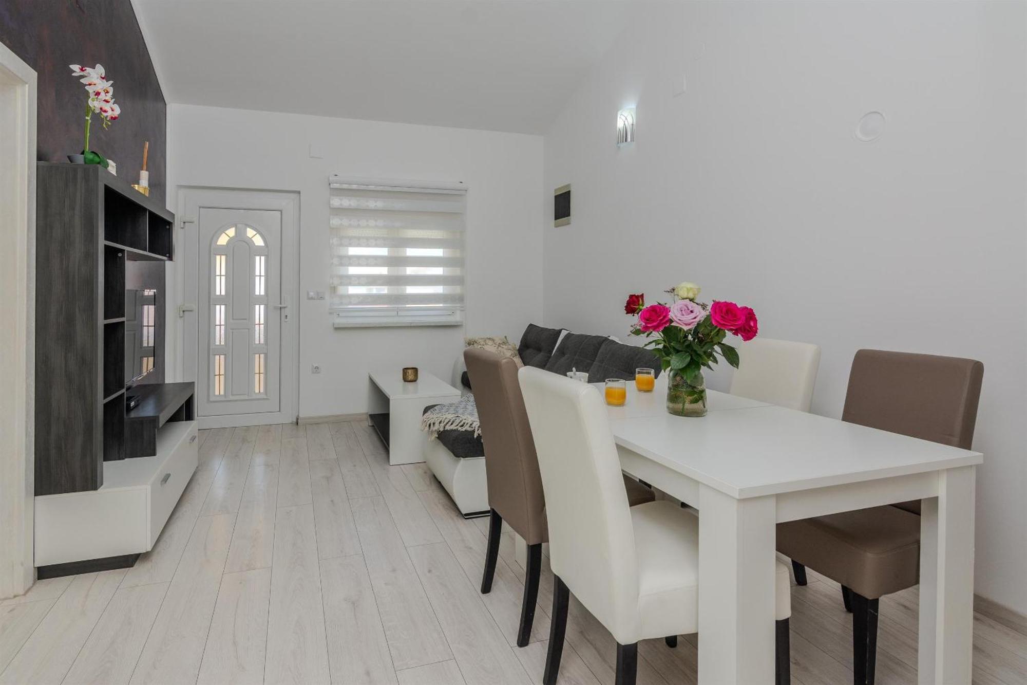 ויר Apartments Lucica מראה חיצוני תמונה
