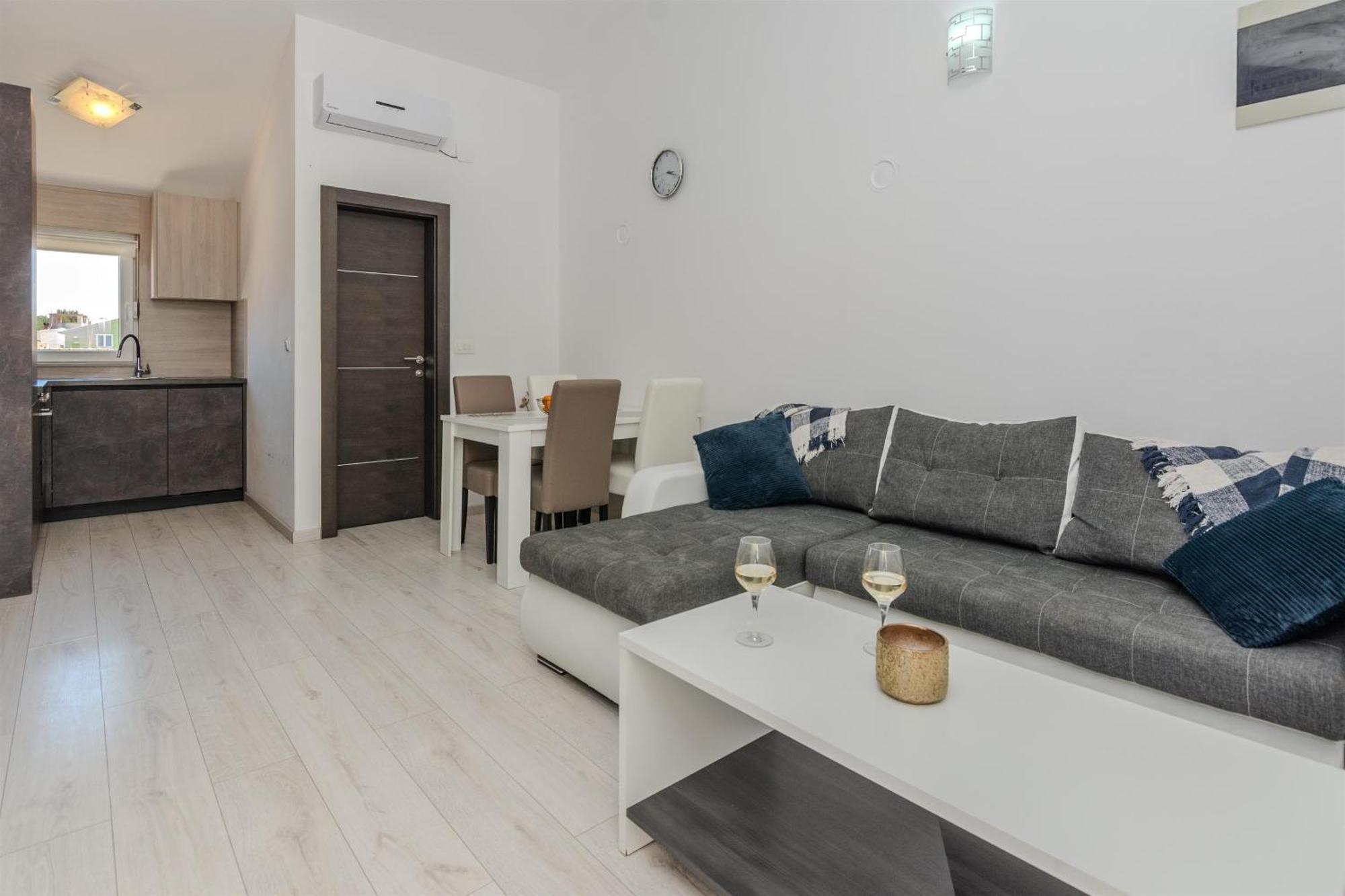 ויר Apartments Lucica מראה חיצוני תמונה